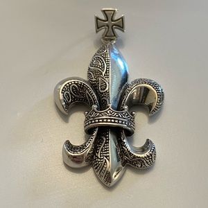 Sterling silver fleur de lis pendent